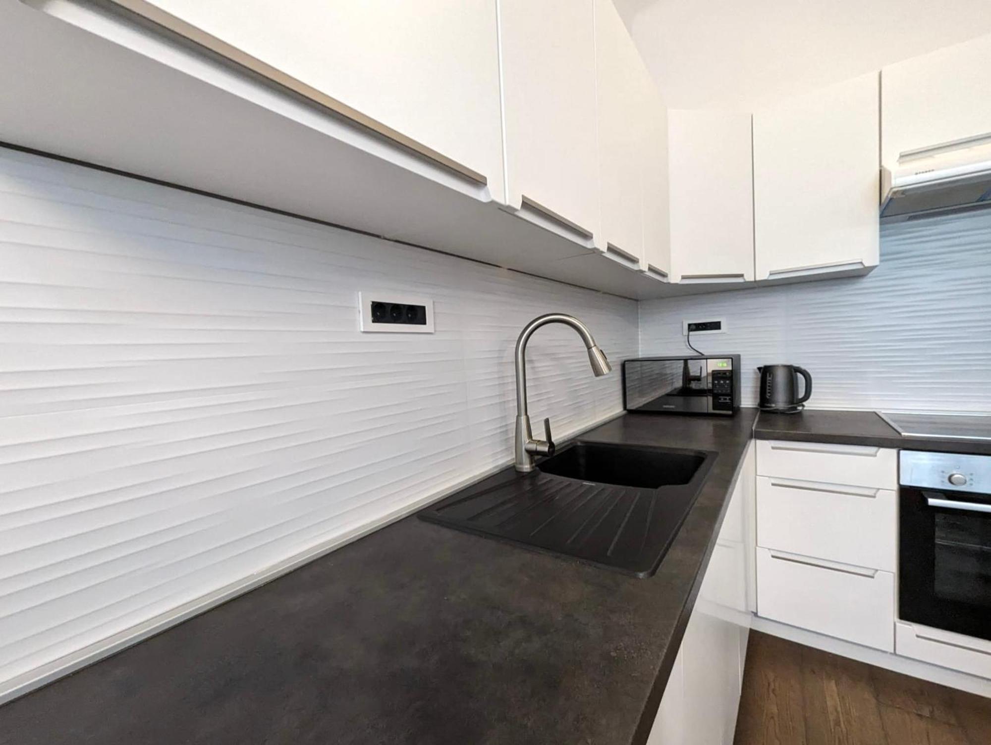Fantabulous Downtown Abode W King Bed, 65" Tv, Washer And Tumble Dryer زغرب المظهر الخارجي الصورة