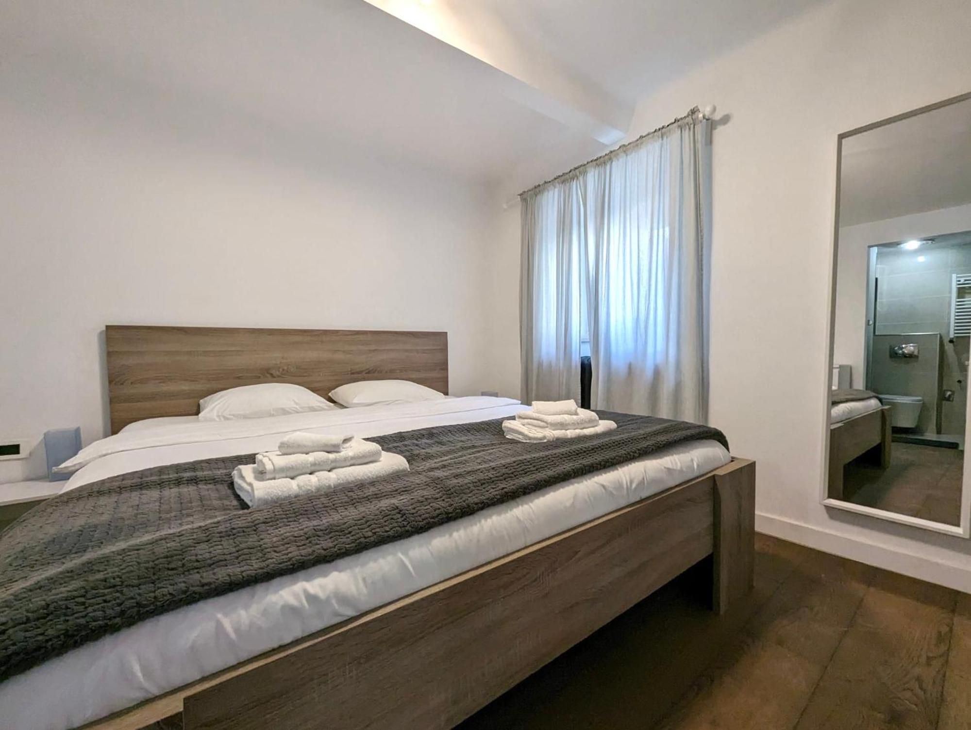 Fantabulous Downtown Abode W King Bed, 65" Tv, Washer And Tumble Dryer زغرب المظهر الخارجي الصورة