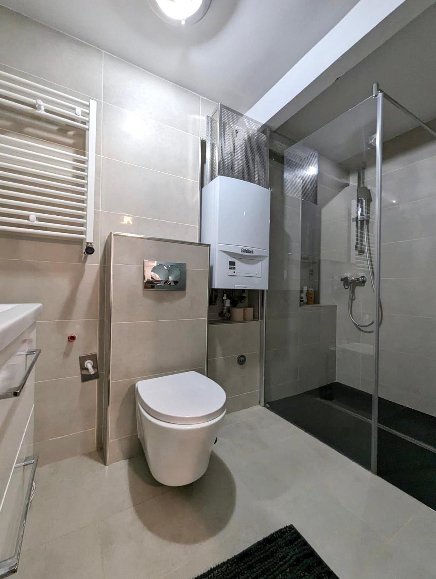 Fantabulous Downtown Abode W King Bed, 65" Tv, Washer And Tumble Dryer زغرب المظهر الخارجي الصورة