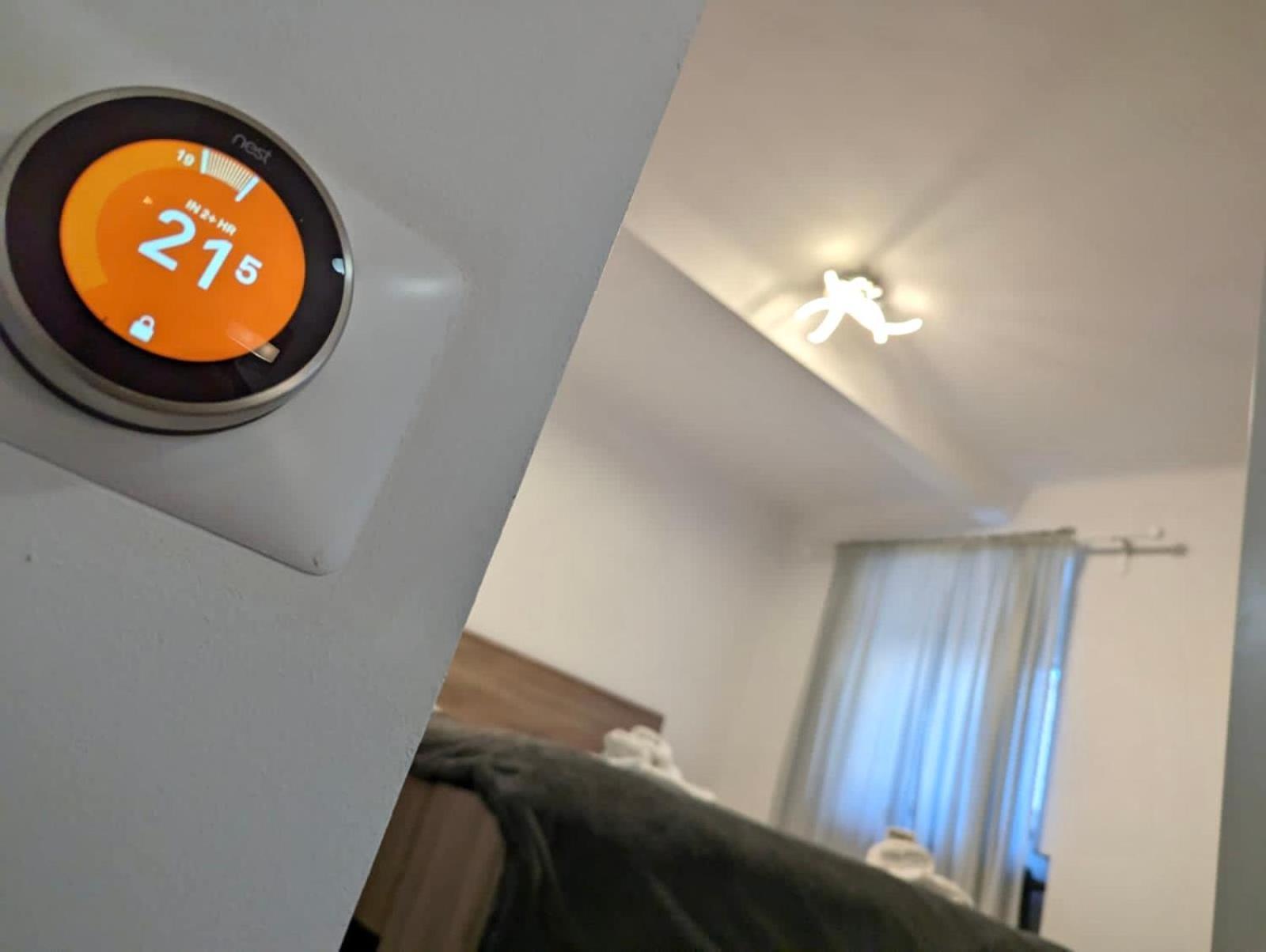 Fantabulous Downtown Abode W King Bed, 65" Tv, Washer And Tumble Dryer زغرب المظهر الخارجي الصورة
